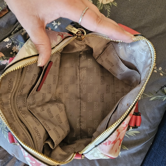 💗 Michael Kors Aria Small Satchel - Picture 7 of 10